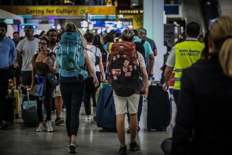 Τουρισμός: Εντυπωσιακή άνοδος αφίξεων 12.8%