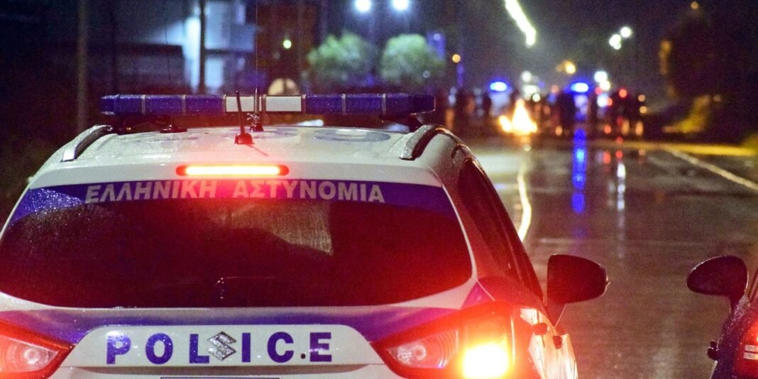 Ηράκλειο: Νεαροί εμβόλισαν περιπολικό, όμως τελικά συνελήφθησαν