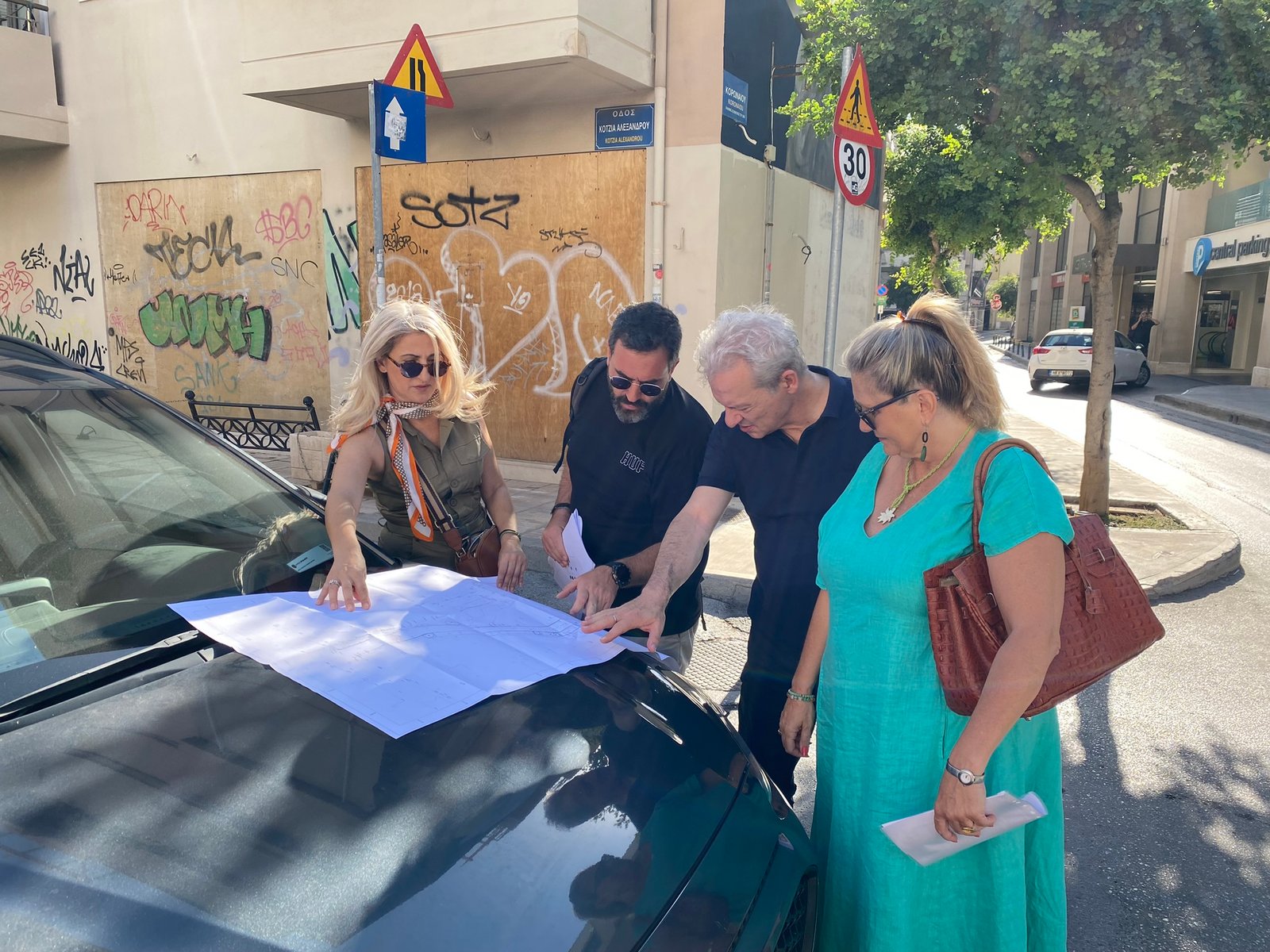 Κάνουν αυτοψία από το δήμο για να δουν πού θα ασφαλτοστρώσουν