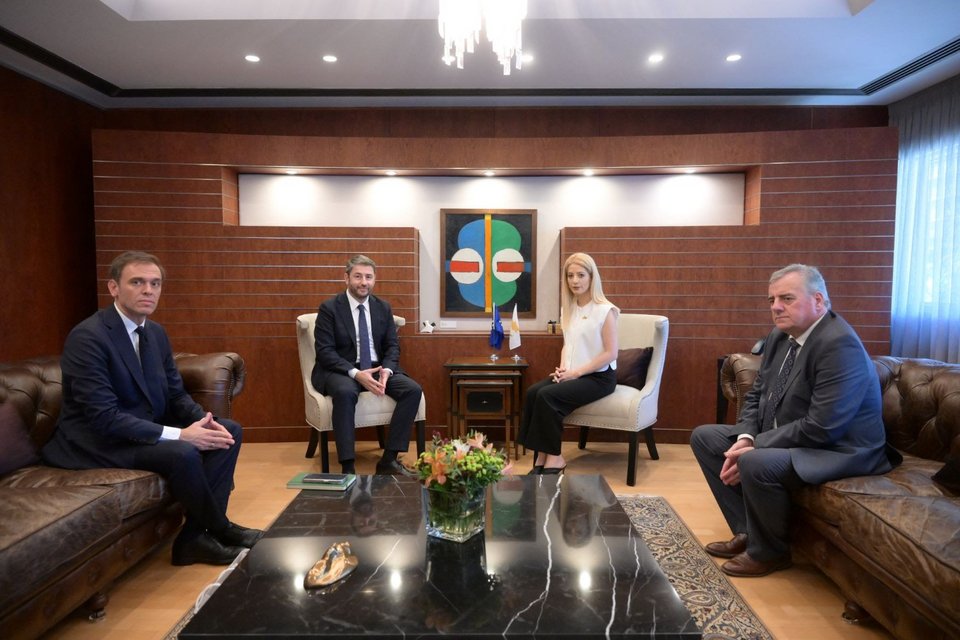 Στα φυλακισμένα μνήματα ο Ανδρουλάκης