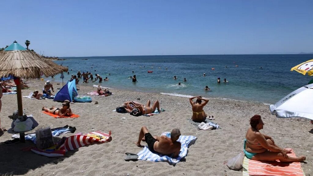 Καιρός: Εξασθενούν οι άνεμοι! Παραμένουν υψηλές οι θερμοκρασίες