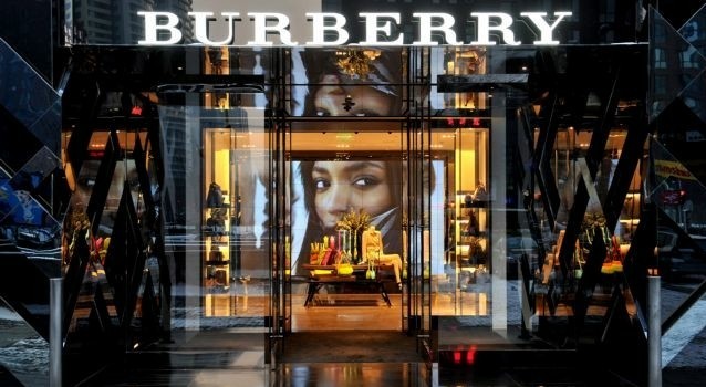 Telegraph για Burberry: Ετοιμάζει εκατοντάδες απολύσεις!