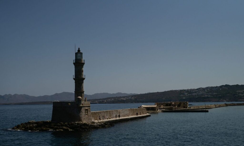 Γαλάζιες σημαίες για 13 παραλίες στα Χανιά