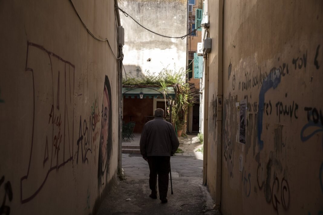 Μείζον θέμα η μείωση πληθυσμού στην Ελλάδα