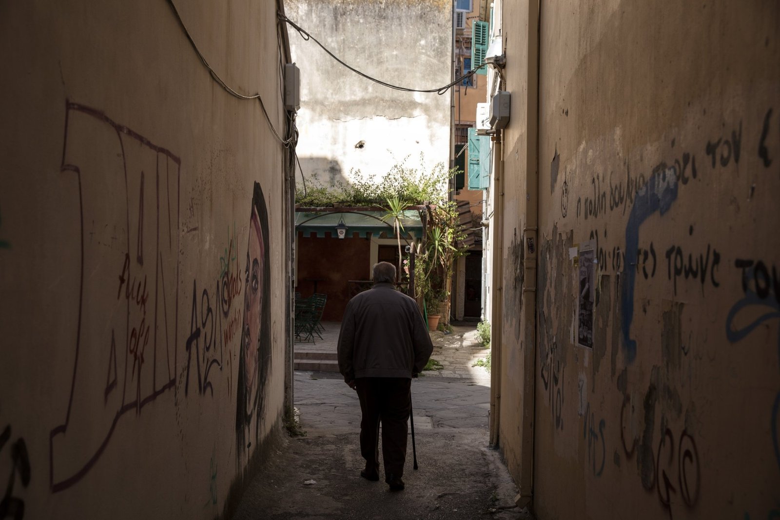 Μείζον θέμα η μείωση πληθυσμού στην Ελλάδα