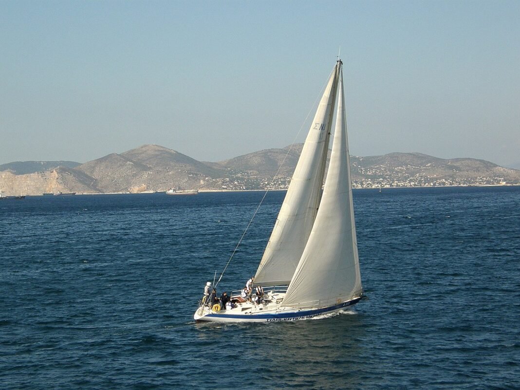 Περιπέτεια για 4 με ιστιοφόρο ανοικτά της Ντίας