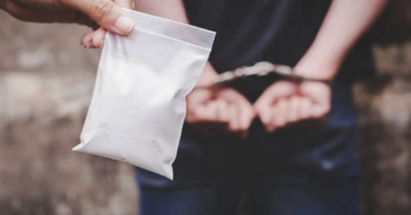 Διπλές αστυνομικές επιχειρήσεις για ναρκωτικά