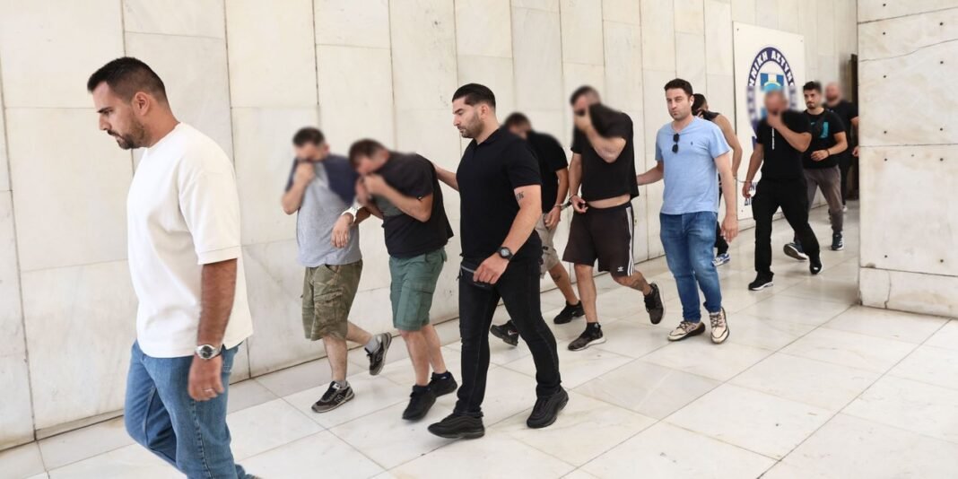 Για 5 κακουργήματα κατηγορούνται οι 74 χούλιγκαν της Αλεξάνδρας