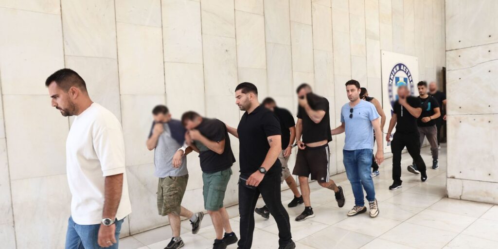 Σε συμμορία μπράβων με καλάσνικοφ εμπλέκονται 4 από τους 74 της Λεωφόρου