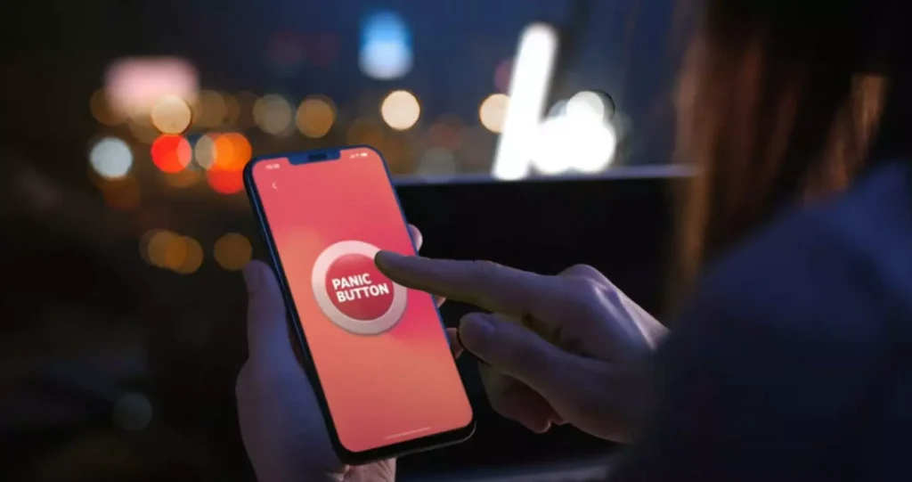 Ζήτησε panic button! Συνέλαβαν τη γυναίκαι του