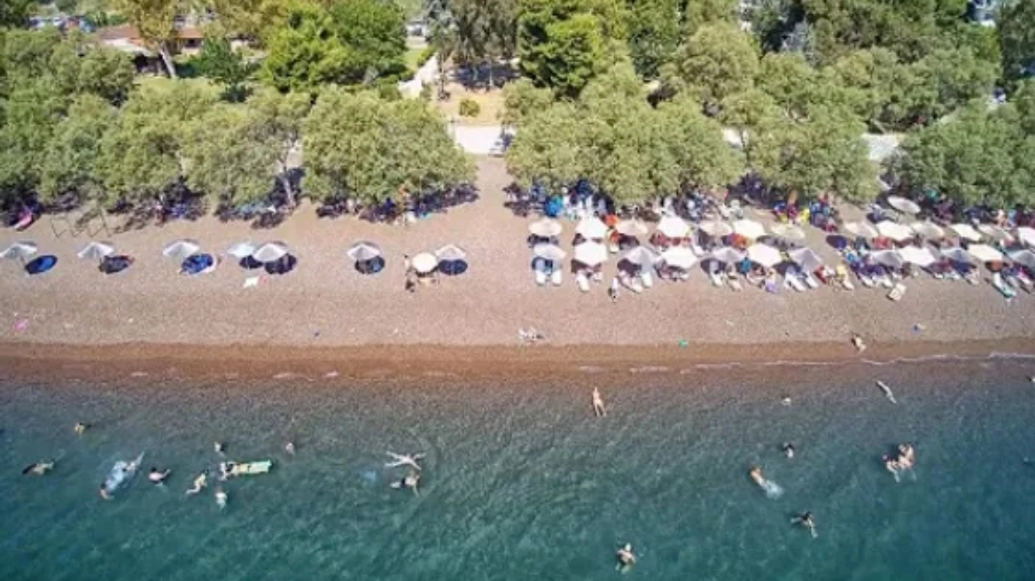 MyCoast: «Σύννεφο» τα καρφώματα για καταλήψεις, ναυαγοσώστες και παρανομίες σε παραλίες