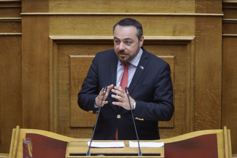 Φρ. Παρασύρης: «Η κυβέρνηση λέει ψέματα για το νερό»