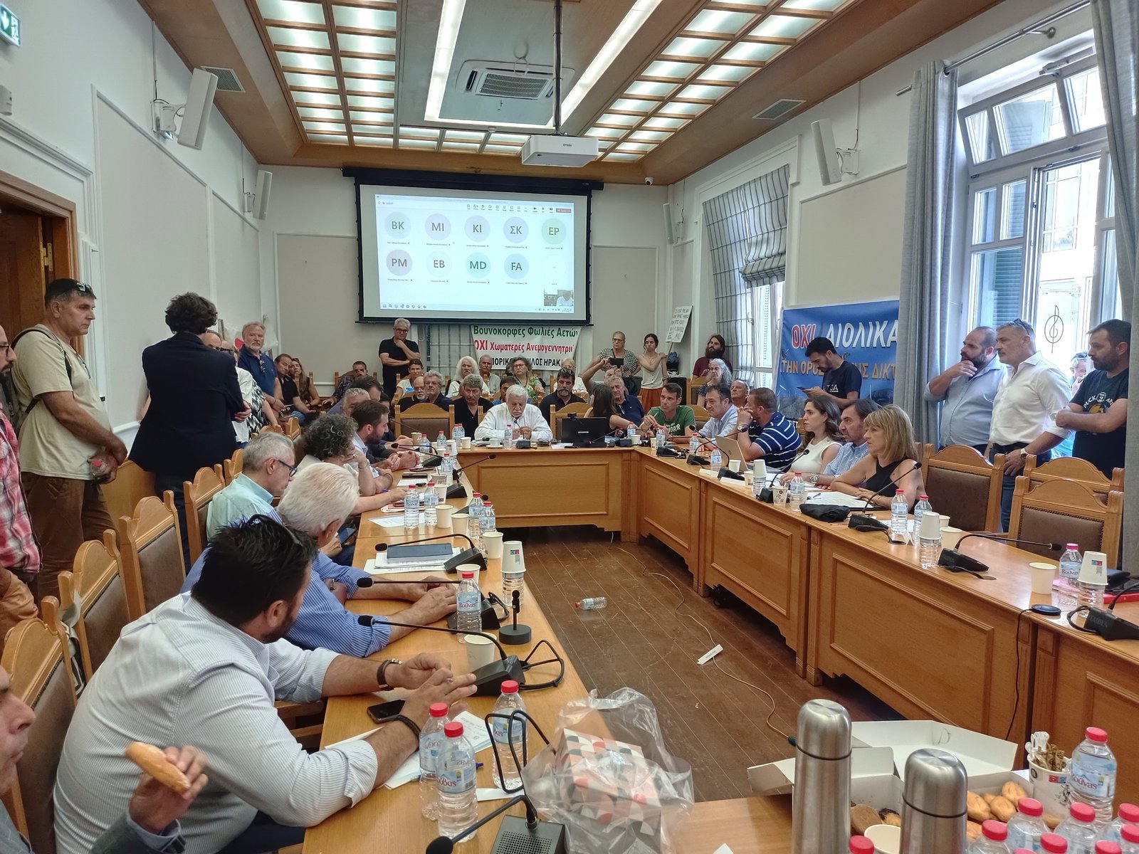 Σφοδρές αντιδράσεις στον Αποκόρωνα για το καλώδιο του ΑΔΜΗΕ! Απαντά ο Ξυλούρης