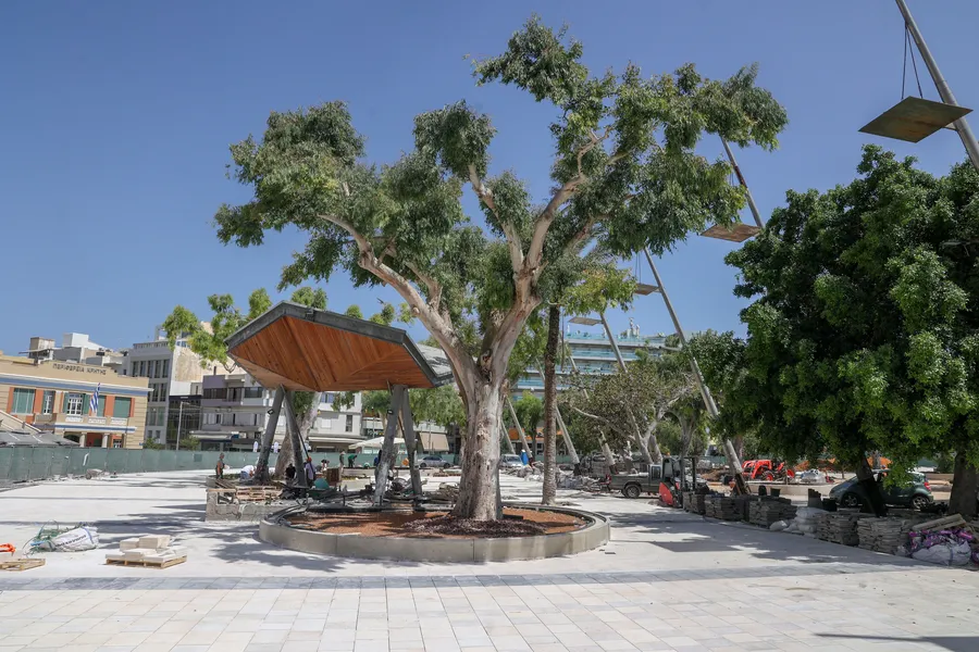 Πλατεία Ελευθερίας: Την απομάκρυνση των πυλώνων θέλει η Δημοτική Αρχή