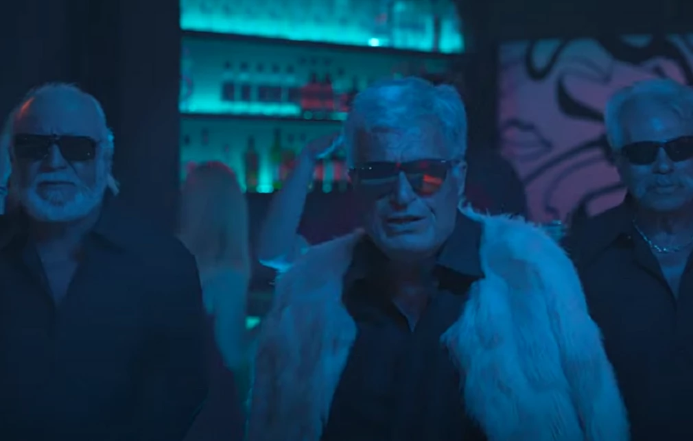 Viral γιαγιάδες σε βεντέτα με τους κρητικούς παππούδες