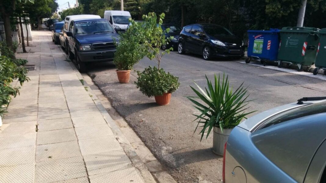 Το πρόστιμο για … γλάστρες και καρέκλες σε θέσεις πάρκινγκ