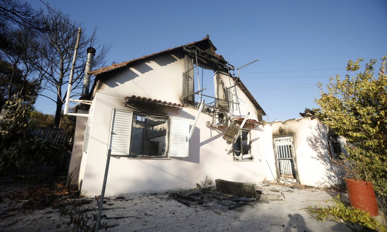 Φωτιά στην Αττική: Νέες προσαγωγές Ρομά στην Πεντέλη για πλιάτσικο στα καμένα