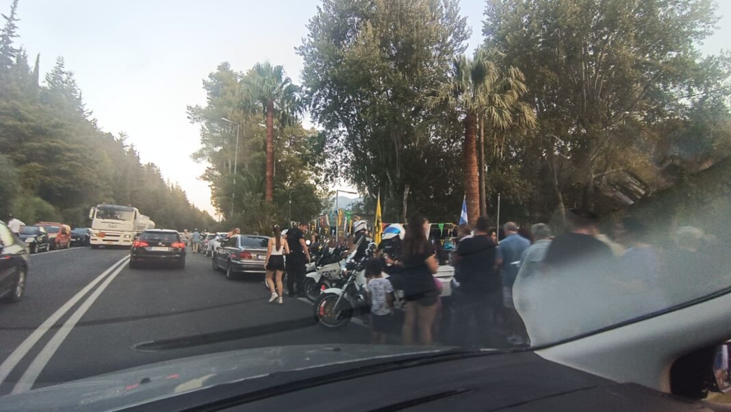 Χαμός απο προσκυνητές στον ΒΟΑΚ , στο ύψος της Γεωργιούπολης ΡεΘύμνου ! Ο άγιος Φανούριος, το προδιαγεγραμμένο δυστύχημα στην άσφαλτο και ένα θαύμα, που περιμένουμε να γίνει .