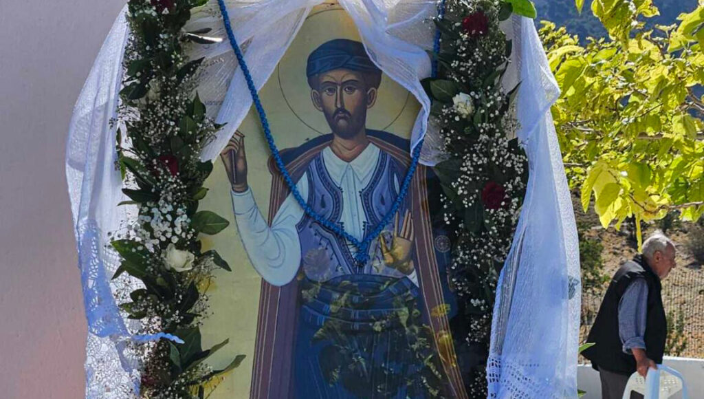 Ο άγιος Μανόλης – η Κυριακή στα όρη και σχεδόν όλοι οι δήμαρχοι του νομού Λασιθίου και δήμου Μινώα πεδιάδος σε μια πρόσκληση για να τιμήσουν τον κρητικό Άγιο.