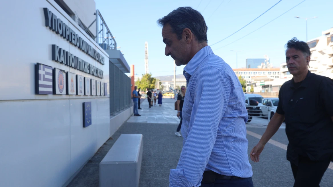 Φωτιές στην Αττική: Ολοκληρώθηκε μετά από μία ώρα η σύσκεψη υπό τον Μητσοτάκη – Ποιοι συμμετείχαν