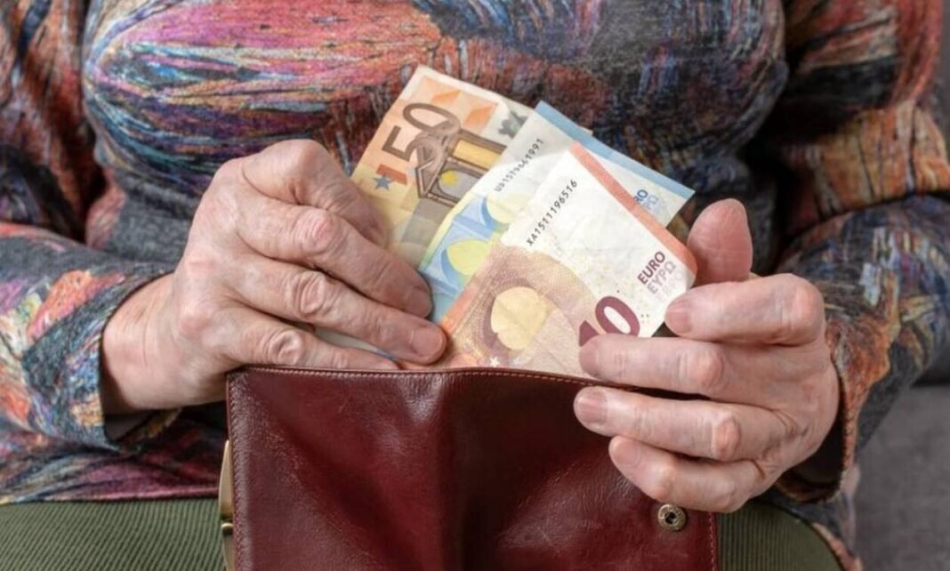 Συντάξεις: 11+1 αλλαγές – Στη Βουλή το μίνι ασφαλιστικό