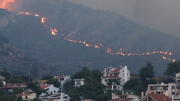 Η μεγάλη φωτιά επηρεάζει , τα δρομολόγια των πλοίων του Αργοσαρωνικού !
