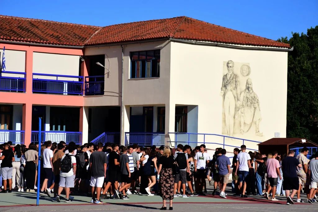 Σχολεία: Πρώτο κουδούνι αύριο Πέμπτη με αγιασμό και νέα βιβλία – Πρώτη ημέρα μαθημάτων η Παρασκευή