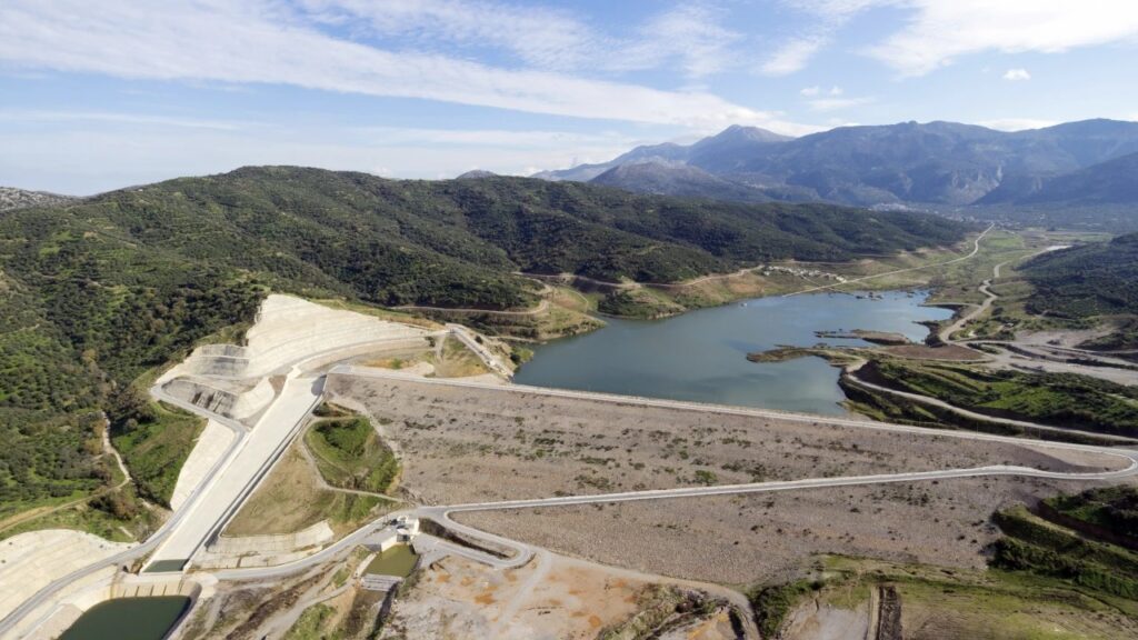 Μείωση της παροχής νερού στις ΔΕΥΑ από το φράγμα του Αποσελέμη, λόγω της ανομβρίας