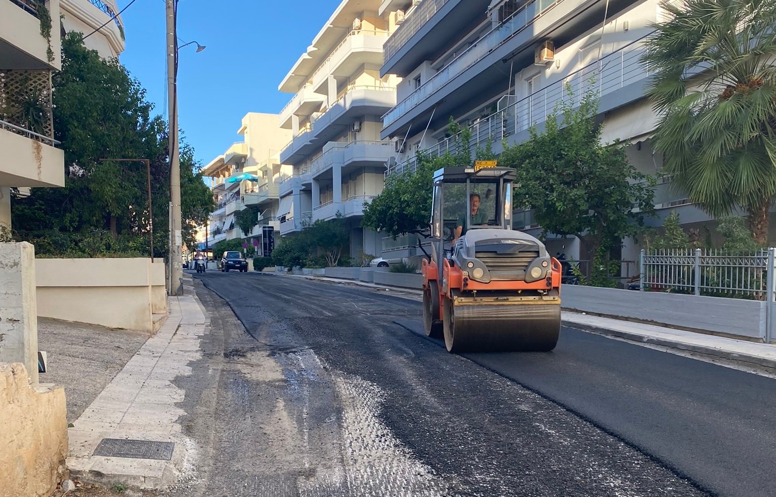 Συνεχίζονται τα έργα ασφαλτοστρώσεων στο Δήμο Ηρακλείου