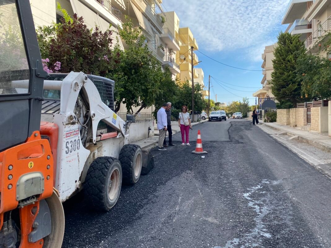 Στις εργασίες ασφαλτόστρωσης στην περιοχή του Μασταμπά ο Αλ. Καλοκαιρινός