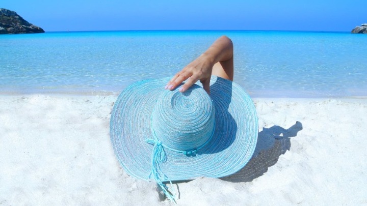 Πάνω από 40.000 έκαναν διακοπές τον Αύγουστο με voucher κοινωνικού τουρισμού της ΔΥΠΑ