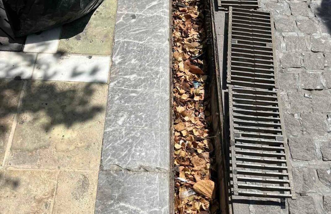 Συνεχίζεται ο καθαρισμός σχαρών και φρεατίων από τη ΔΕΥΑΗ