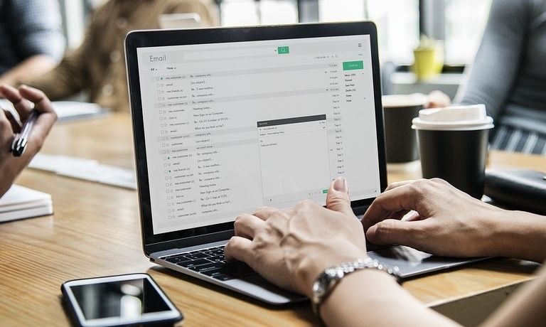 Τίτλοι τέλους για το χαρτόσημο…