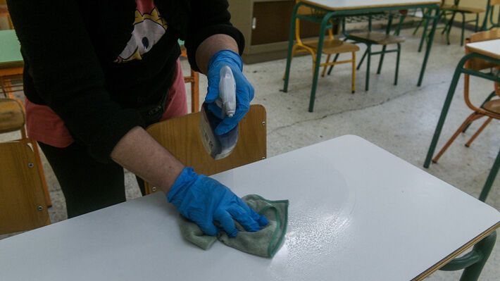 Αναλαμβάνουν καθήκοντα οι 232 σχολικές καθαρίστριες στα σχολεία του Δήμου Ηρακλείου