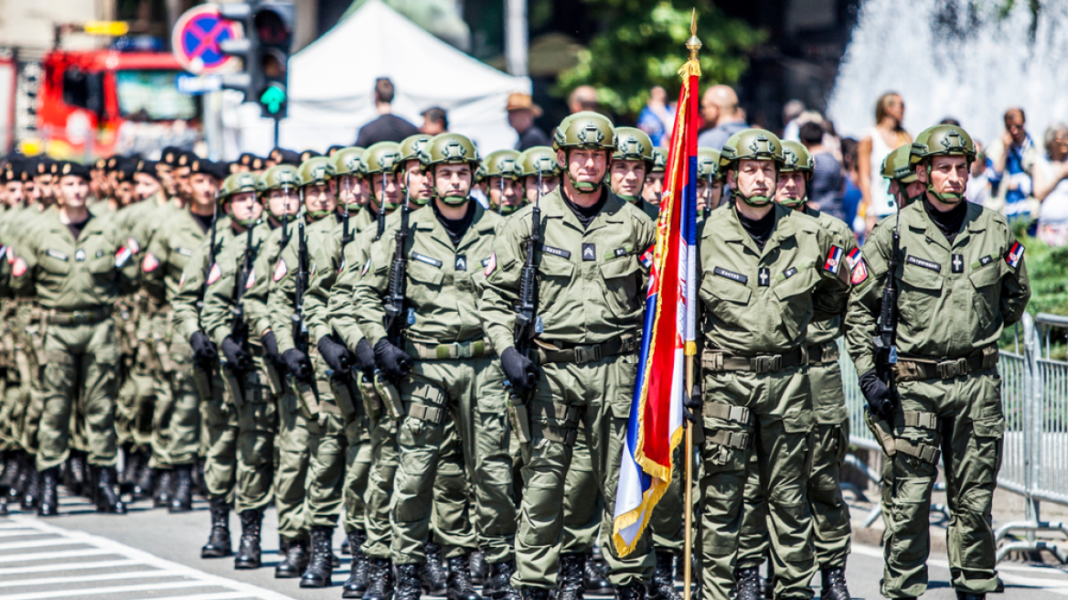 Σερβία: Επιστρέφει η υποχρεωτική στρατιωτική θητεία στη χώρα