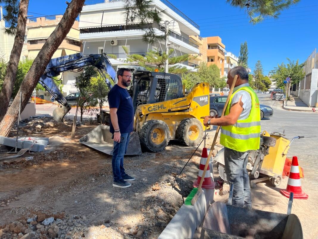 Προχωρούν οι εργασίες κατασκευής πεζοδρομίων στο Ηράκλειο