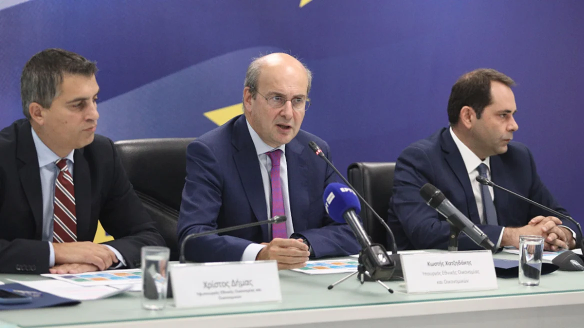 Έρχονται 12 αυξήσεις αποδοχών και 12 νέες μειώσεις φόρων 