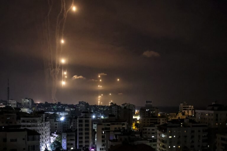 Ιρανικό σφυροκόπημα με πάνω από 200 πυραύλους εναντίον του Ισραήλ
