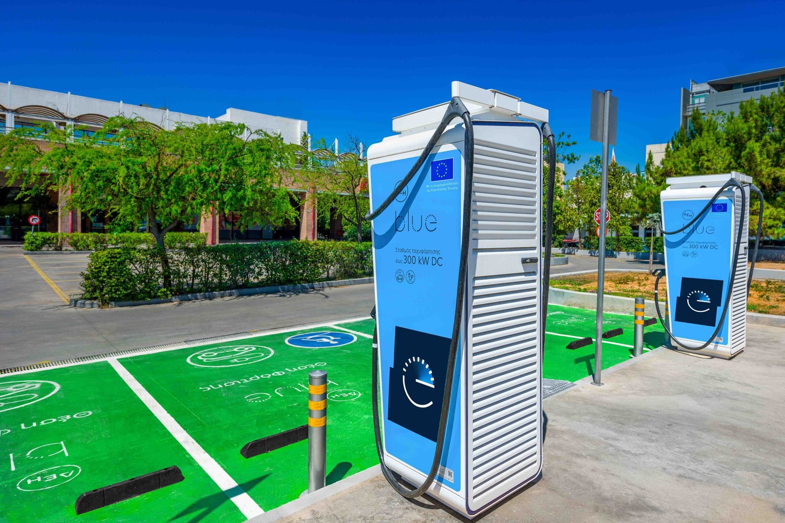 Νέα υπηρεσία από τη ΔΕΗ για φόρτιση ηλεκτρικού αυτοκινήτου σε δημόσιους φορτιστές ΔΕΗ blue και στο σπίτι