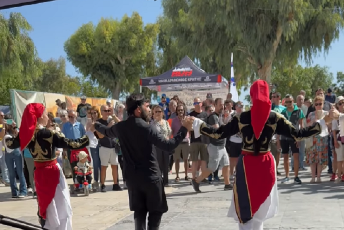 Μεγάλο γλέντι στο κέντρο του Ηρακλείου για τον Ημιμαραθώνιο Κρήτης (Videos)