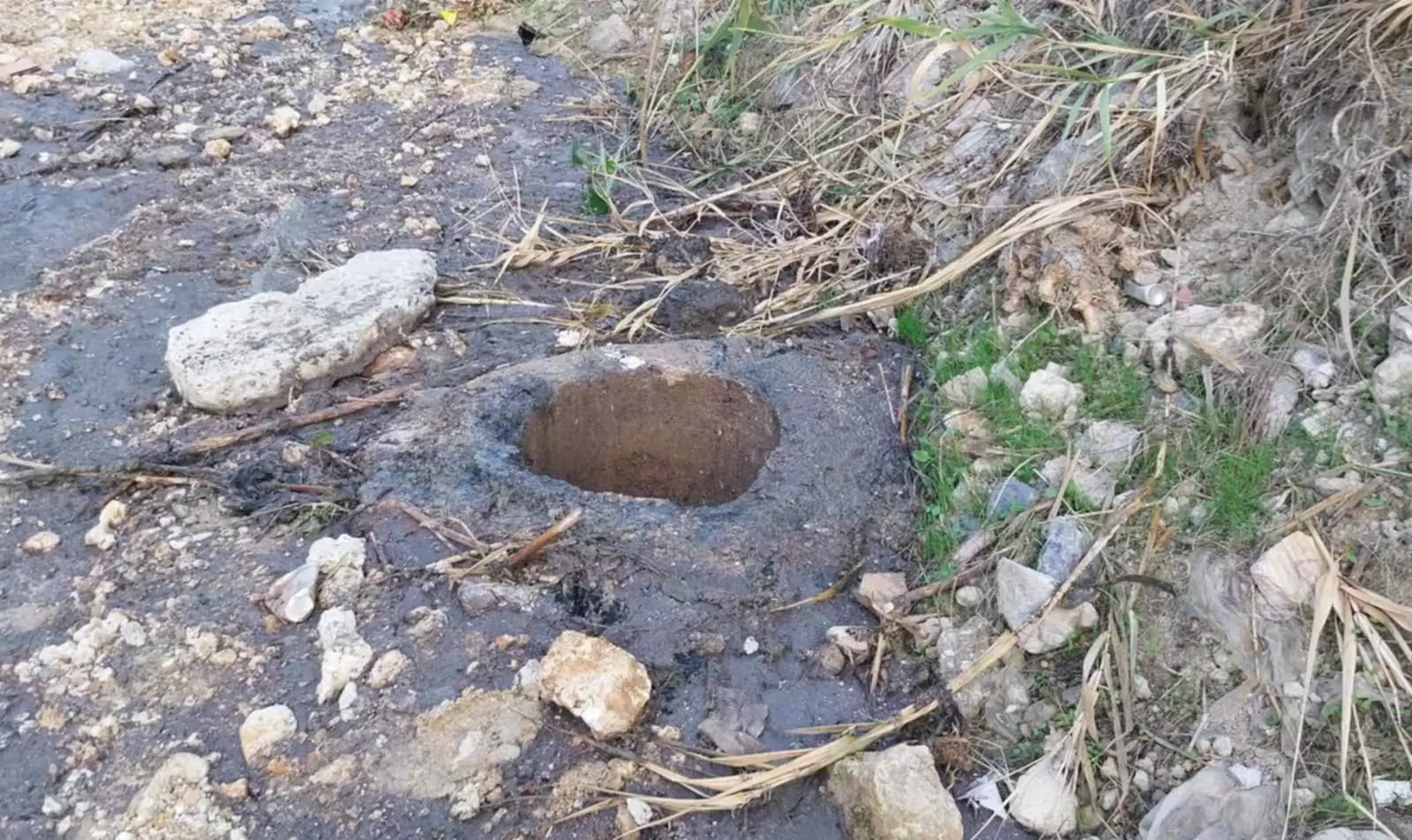 Έκλεψαν καπάκι φρεατίου στον Κατσαμπά