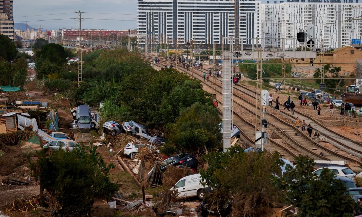 Ισπανία-πλημμύρες: Ο πρωθυπουργός Σάντσεθ ανακοίνωσε νέα μέτρα στήριξης σχεδόν 3,8 δισ. ευρώ