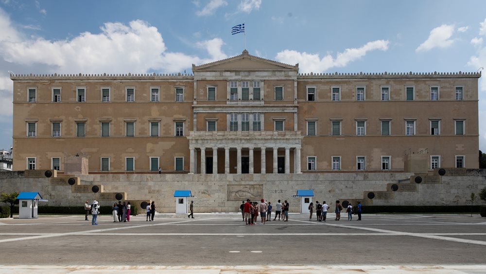 Στη Βουλή δικογραφία κατά του πρωθυπουργού και υπουργών για τα Τέμπη