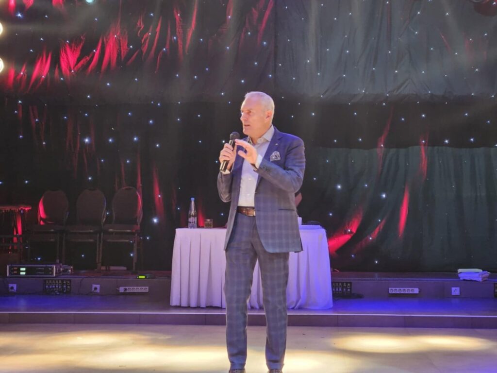 Το γνωστό ξενοδοχείο Royal Hall στα Μάλια άνοιξε για τις κοινωνικές εκδηλώσεις