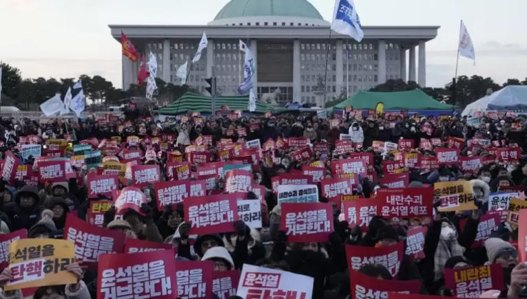 Νότια Κορέα: Απορρίφθηκε η πρόταση μομφής κατά του προέδρου Γιουν