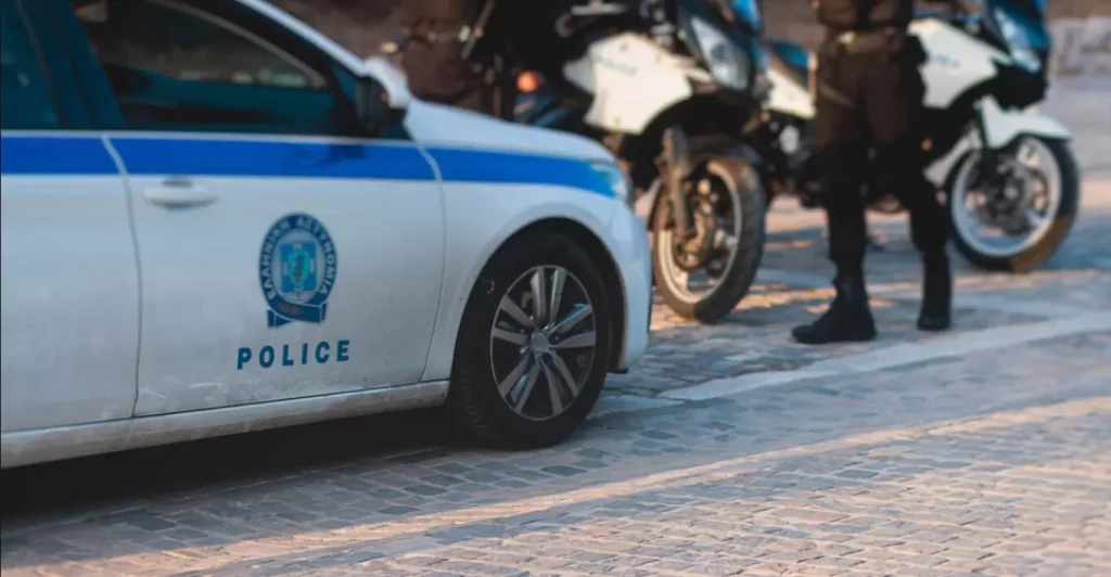 Βαριές διώξεις σε 13 οπαδούς της ΑΕΚ που συνελήφθησαν για δράση εγκληματικής οργάνωσης