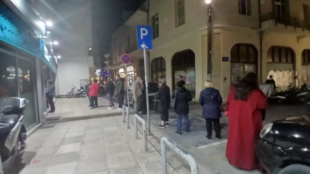 Ουρές στα ΑΤΜ για… φρέσκο χρήμα