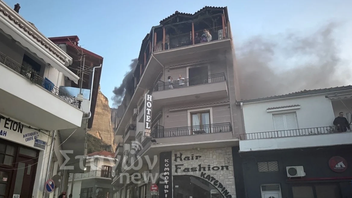 Τραγωδία μετά τη φωτιά στο ξενοδοχείο της Καλαμπάκας – Νεκρός ο άνδρας που πήδηξε από τον πρώτο όροφο