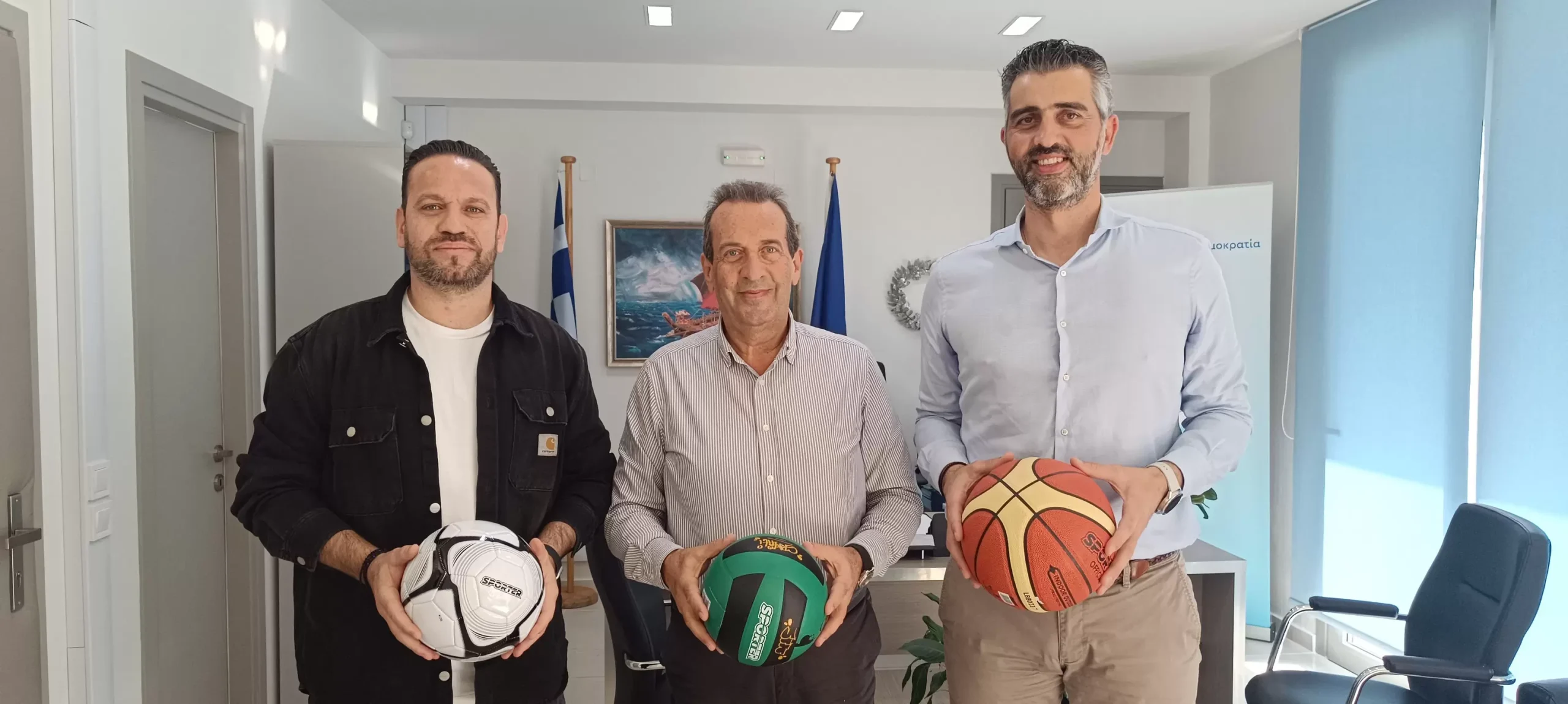 Δήμος Χερσονήσου: 100 μπάλες, προσφοράς του επιχειρηματία  Εμμανουήλ Κασσαβέτη