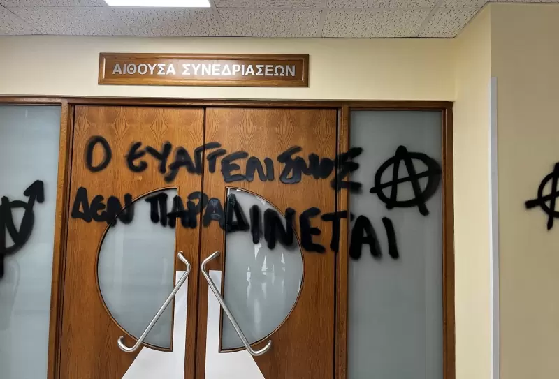 Ηράκλειο: Αναστάτωση στην Ιατρική Σχολή μετά από παρέμβαση της κατάληψης «Ευαγγελισμού» με φόντο πιθανή εκκένωση